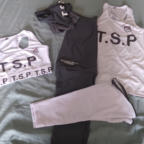 Leggin sets sports bras,tanktop,leggings with extra bottoms to mix color's - Picture 2 of 4